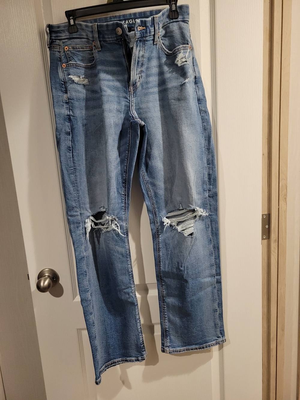 American Eagle Outfitters Women’s Light Blue Distressed Straight-Leg Jeans